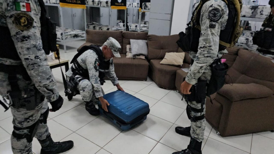 Descubren armas y efectivo en cuartel de la Guardia Nacional