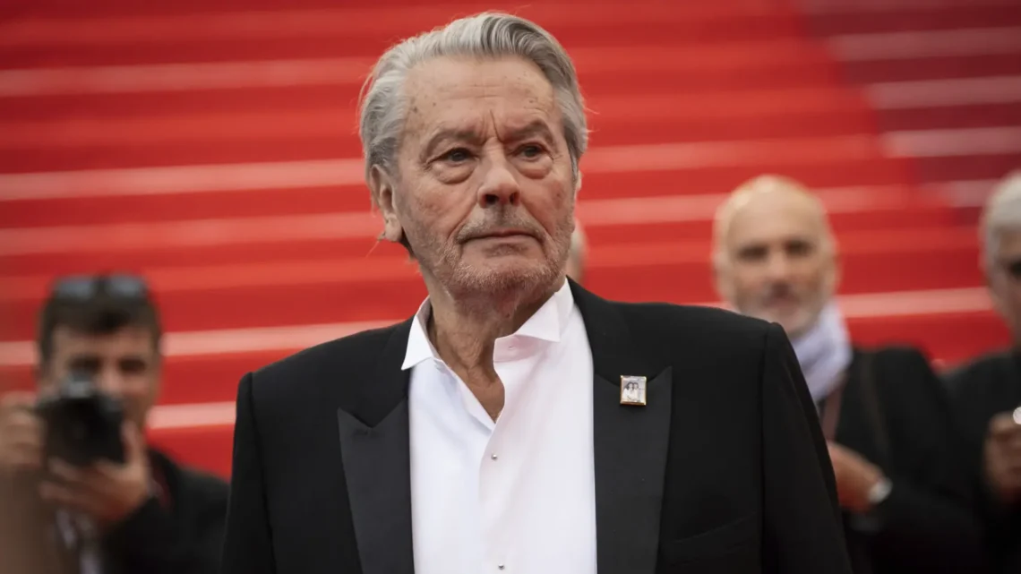 Muere el icónico actor francés Alain Delon a los 88 años