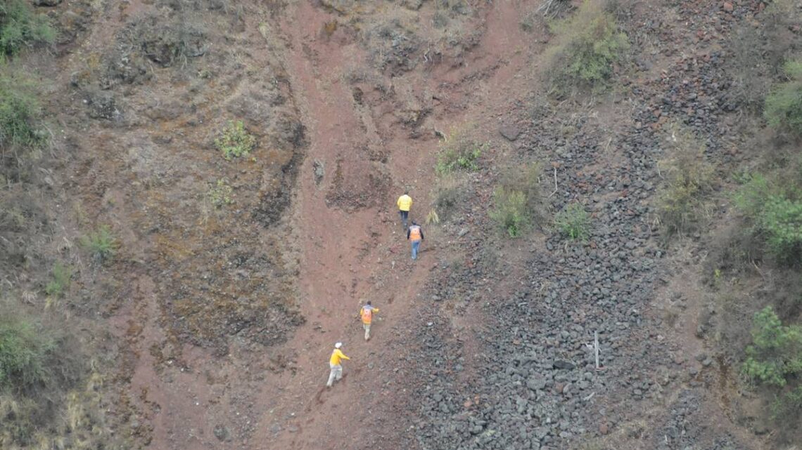 Rescatan a hombre tras caer en el cráter del volcán Xitle