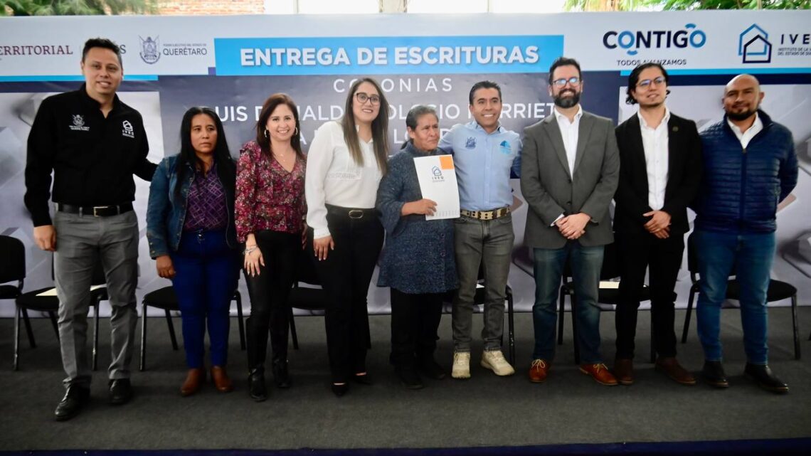 Entregan SEDESOQ e IVEQ escrituras en el municipio de Corregidora