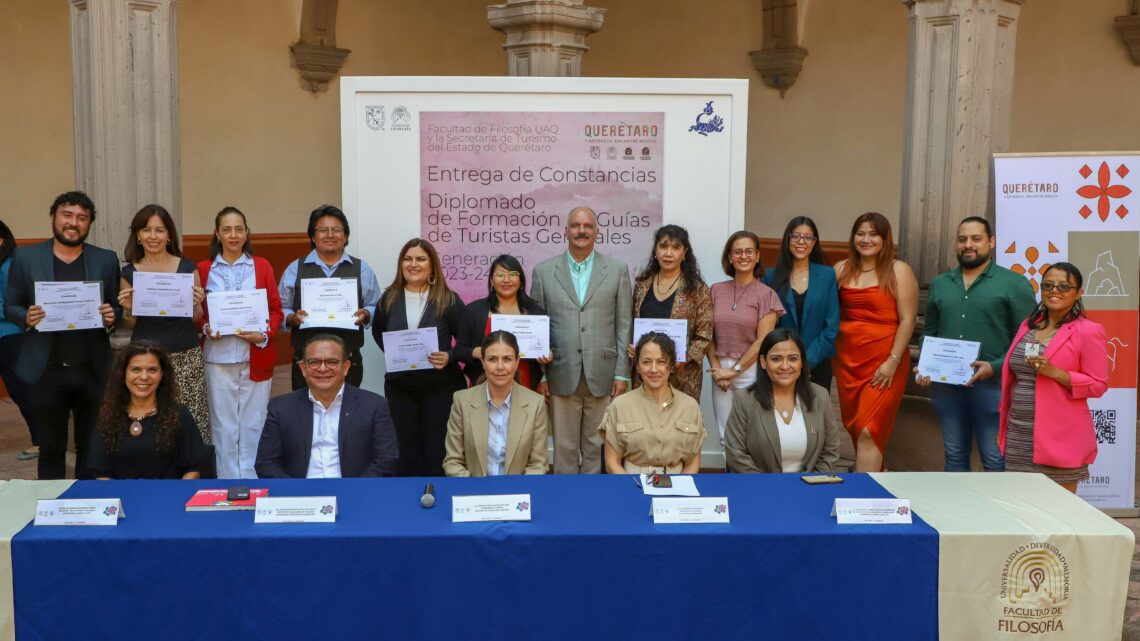 Entrega SECTUR y UAQ diplomas a nuevos guías de turistas