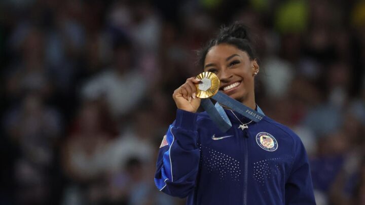 La madre biológica de Simone Biles pide perdón por haberla abandonado