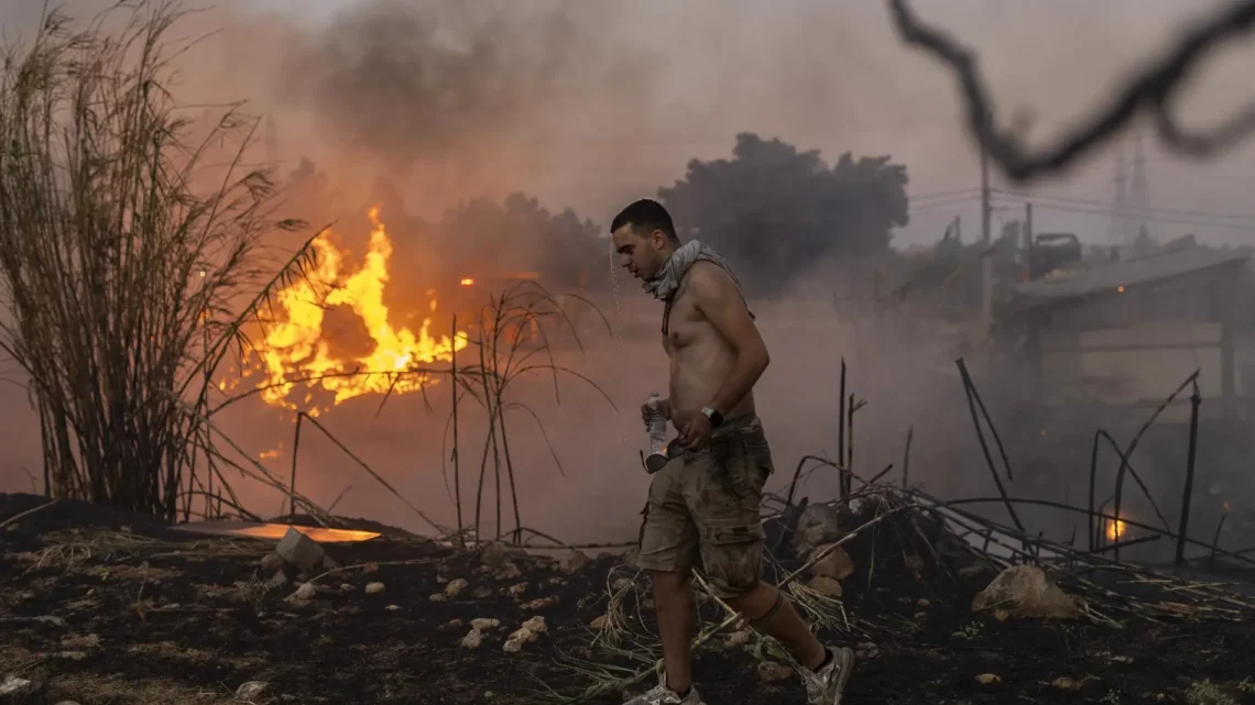 Incendio en Grecia cobra la primera víctima mortal cerca de Atenas