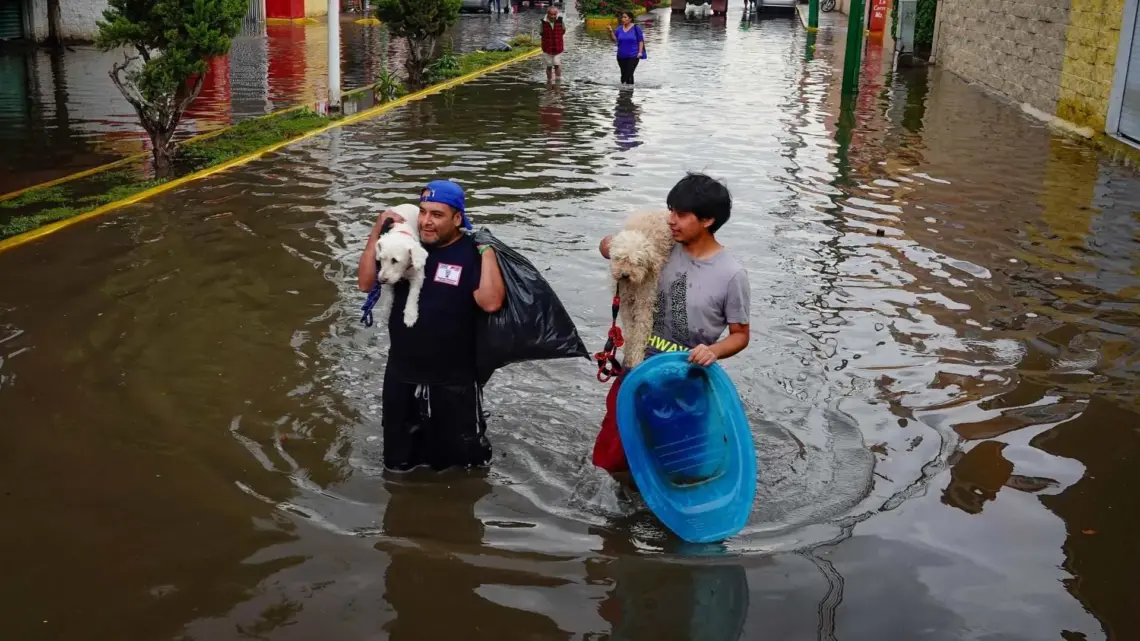 Bloqueo de Basura Causa de la Mega Inundación en Chalco