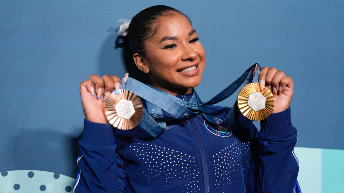 Jordan Chiles debe devolver la medalla de bronce del piso en París 2024