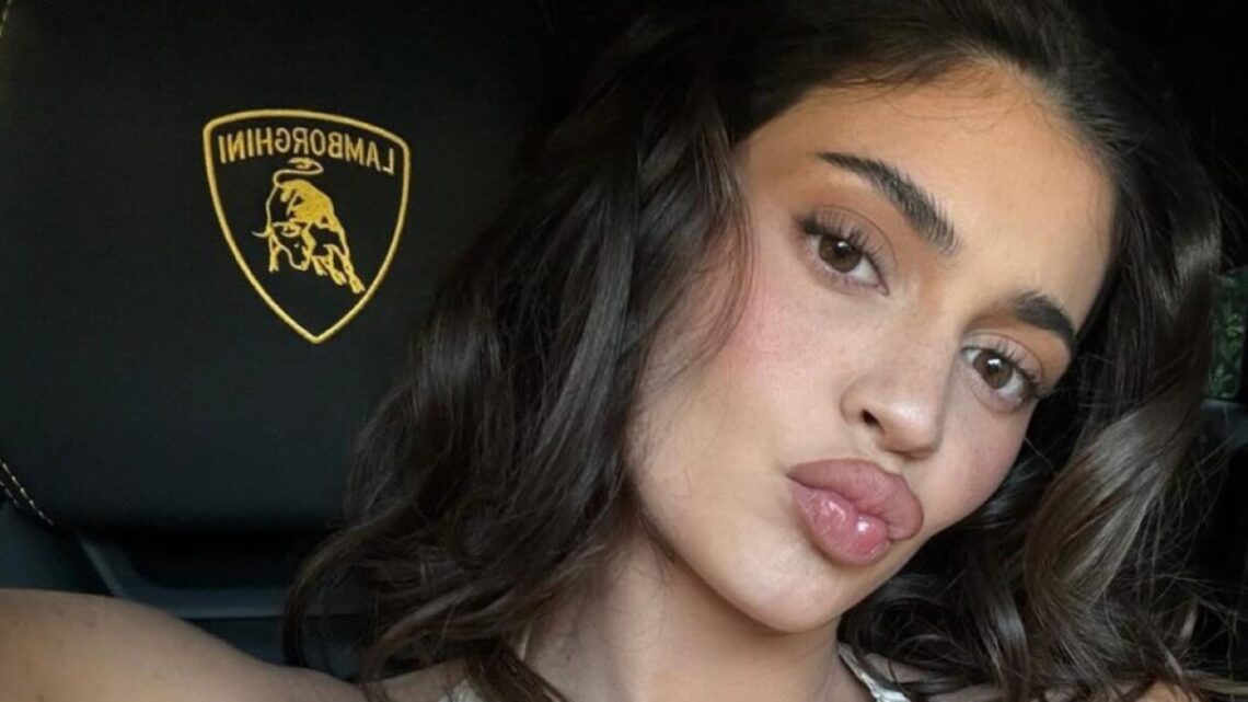 Kylie Jenner celebra su cumpleaños 27 en una fiesta de lujo a bordo de un yate