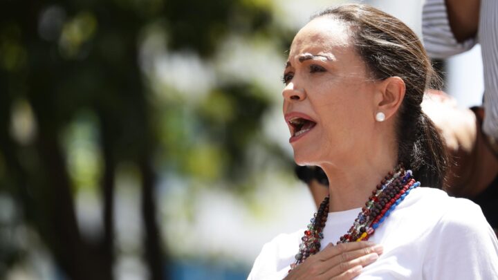 María Corina Machado se apoya en influencers mientras Maduro intensifica bloqueos digitales