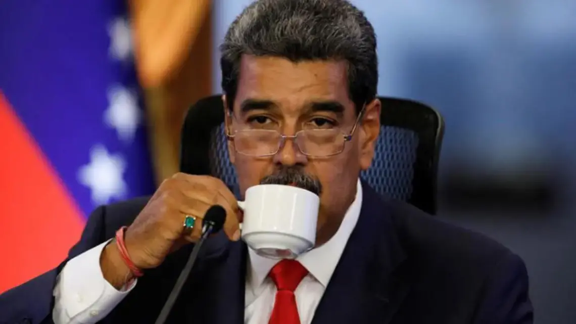Nicolás Maduro Rompe Relaciones con WhatsApp: “¡Vete Pal’ Carajo!”