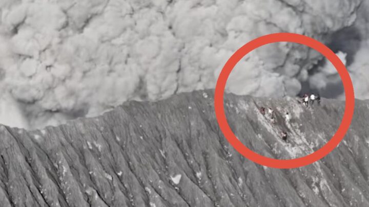 Escaladores a punto de morir por lava en Indonesia   