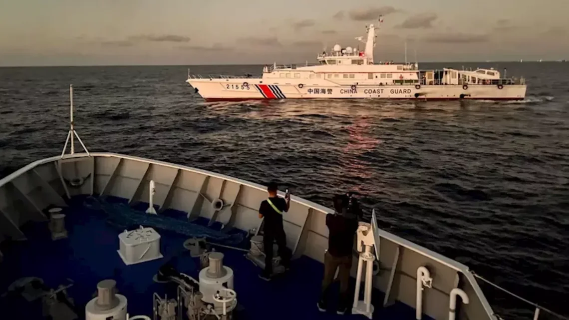 Tensión renovada: China y Filipinas se acusan mutuamente tras un choque de barcos
