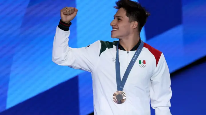 ¡Medalla para México! Osmar Olvera Gana Bronce en Clavados de París 2024