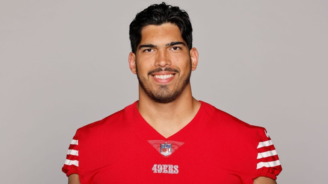 Isaac Alarcón es cortado por los 49ers