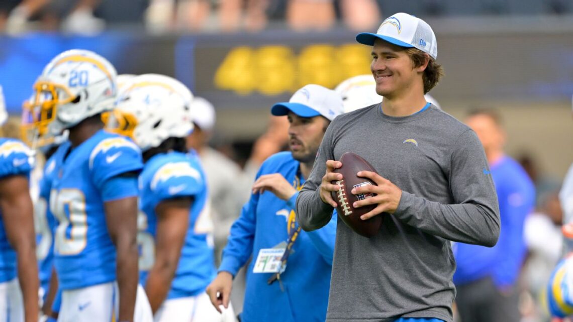 Justin Herbert regresa a los entrenamientos con los Chargers