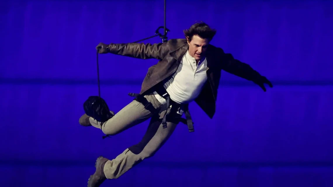 La Deslumbrante Aparición de Tom Cruise en la Clausura de París 2024