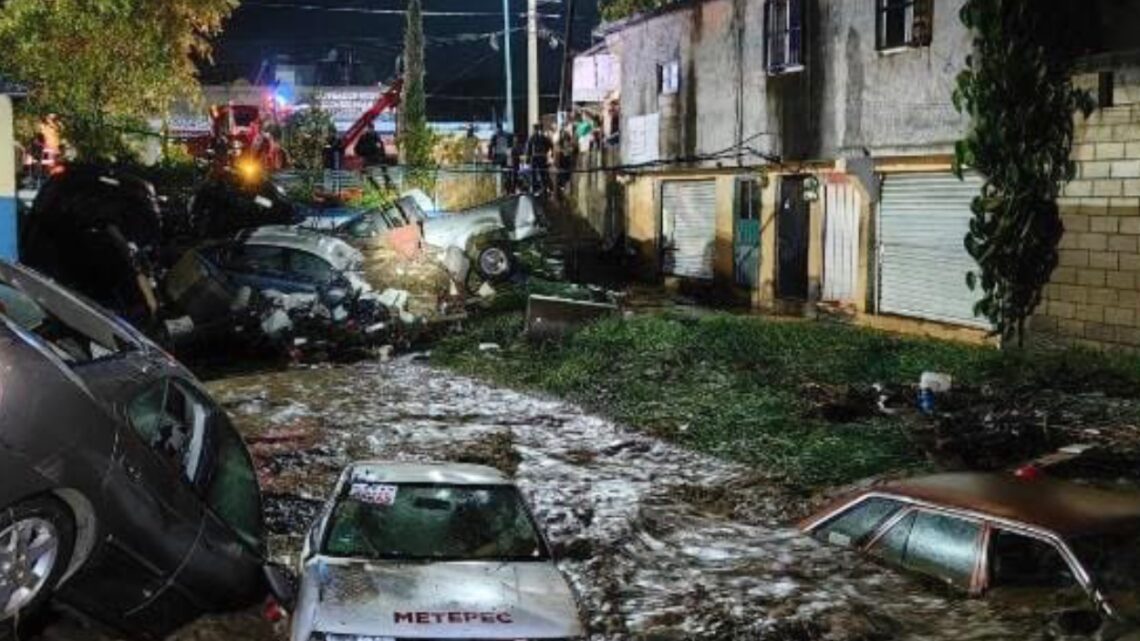 Río se desborda y causa estragos en Tejupilco