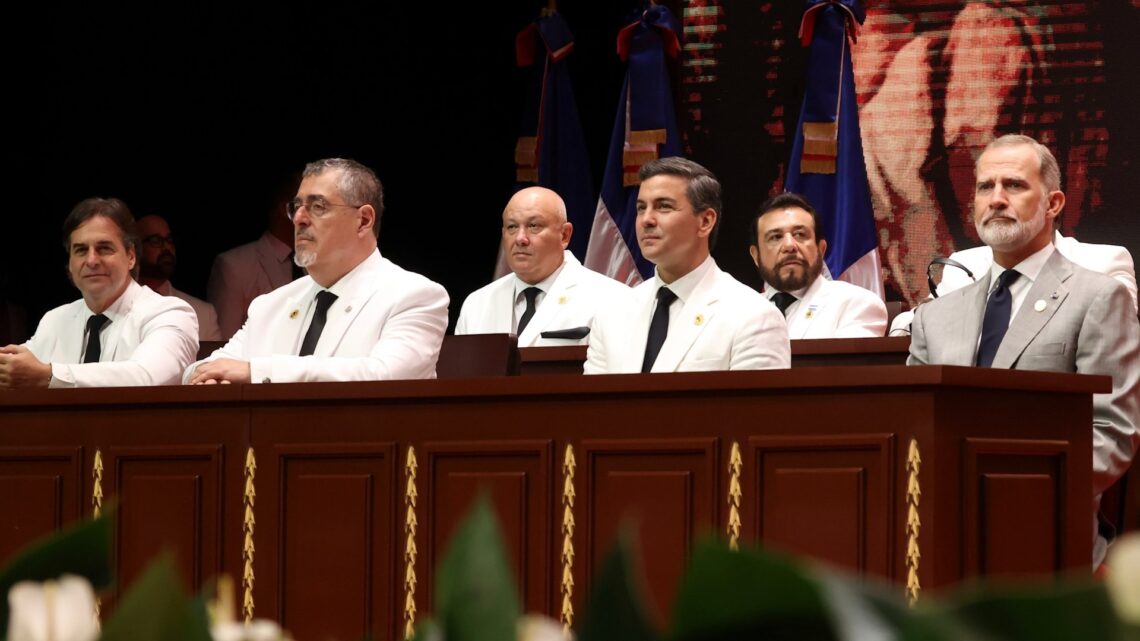 La controversia por el traje del Rey Felipe VI en la toma de posesión del presidente dominicano