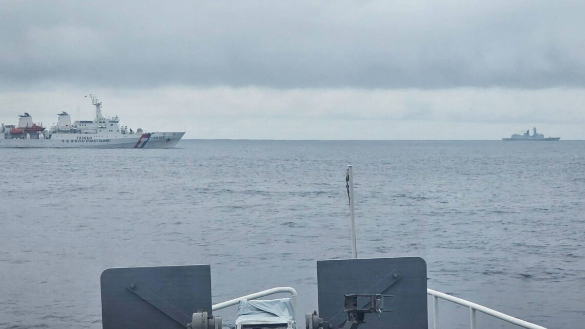 Tensión en el Estrecho de Taiwán: China Aumenta la Presión Militar Mientras Japón Navega por Sus Aguas
