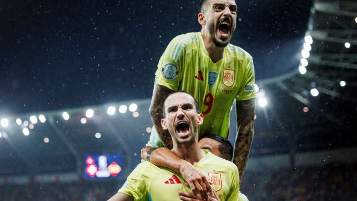 España se reconcilia con el gol y golea a Suiza