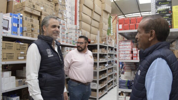 Entrega Oficial Mayor nuevas instalaciones a personal de conservación