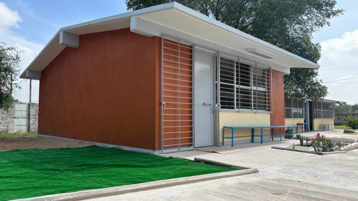 Entrega titular de la SDUOP nueva infraestructura educativa en Huimilpan