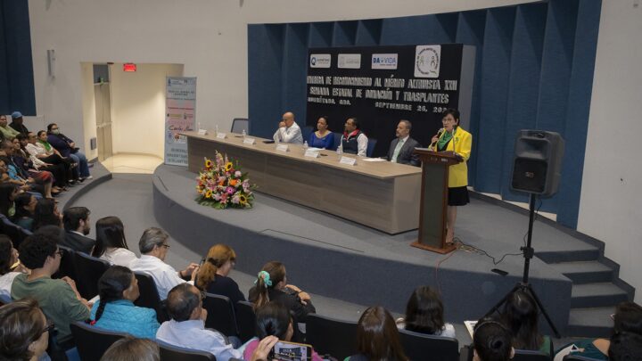 Entrega Secretaria de Salud reconocimientos al mérito altruista