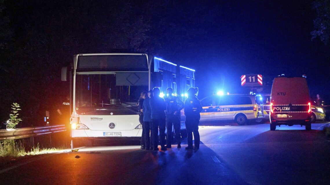 Mujer apuñala a seis personas en un autobús en Siegen: tres están en estado crítico
