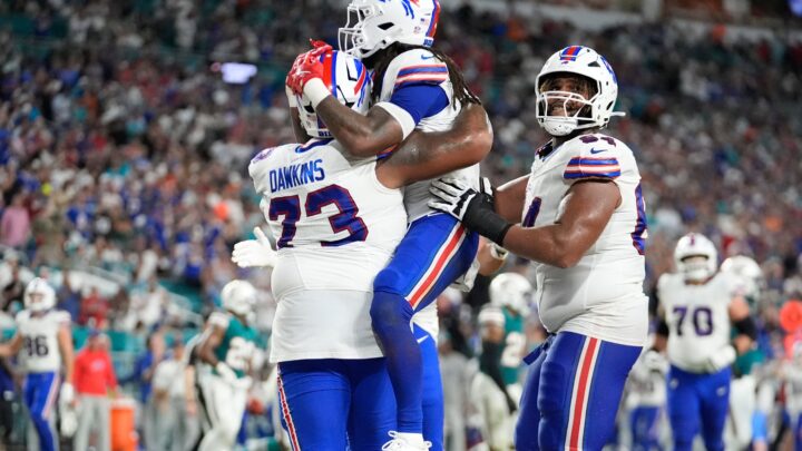 La defensa de los Bills anula a Tua Tagovailoa y aplasta a los Dolphins