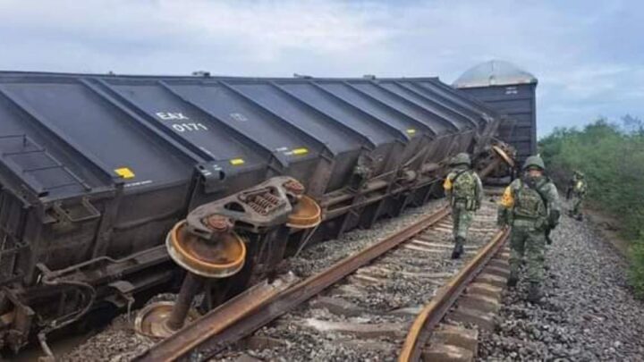 Tren de Ferromex descarrila en Sinaloa, deja tres heridos