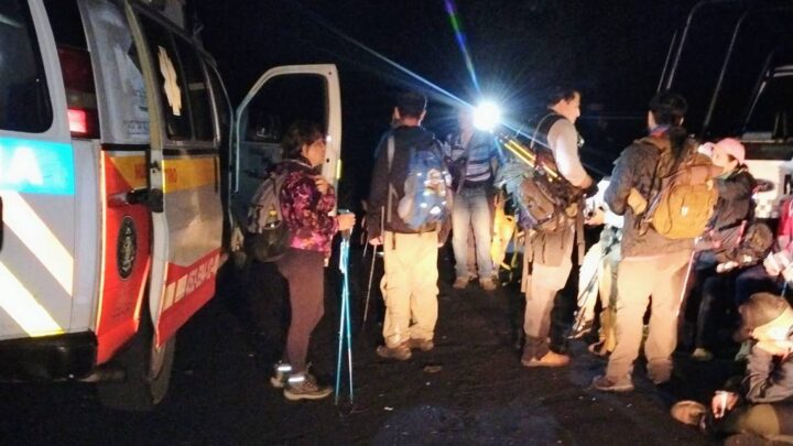Encuentran sanos y salvos a 14 excursionistas extraviados en el volcán Paricutín