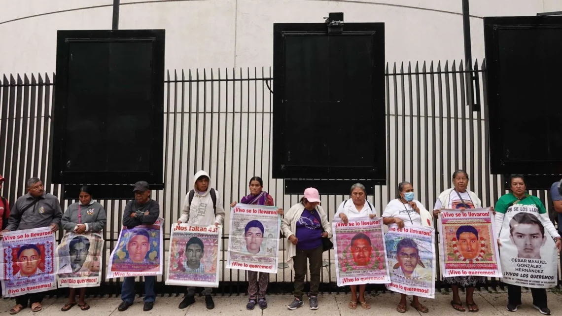 A una década de Ayotzinapa: Protestas y reclamos en el Senado contra la militarización