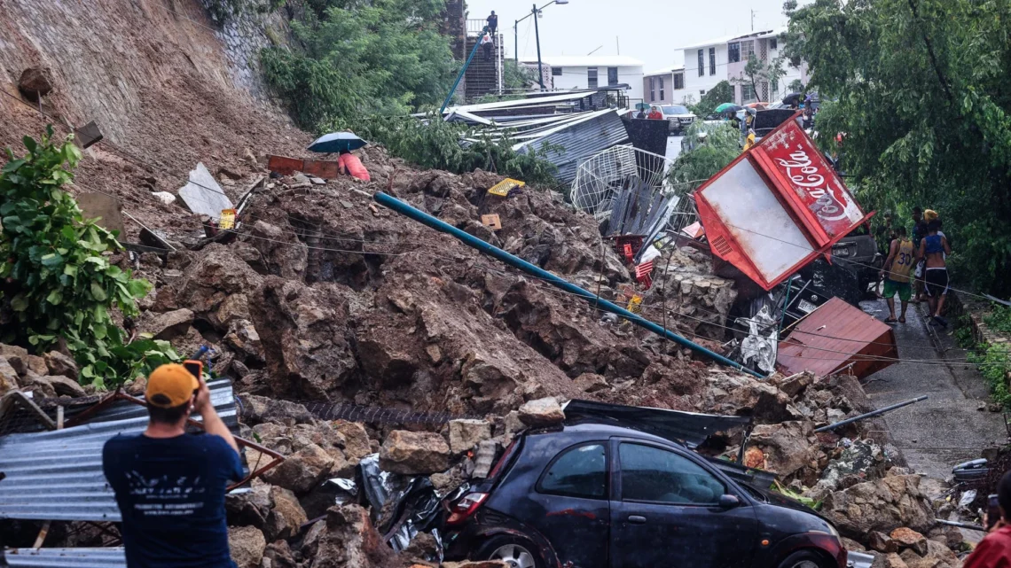 Huracán John deja 29 muertos y devastación en tres estados