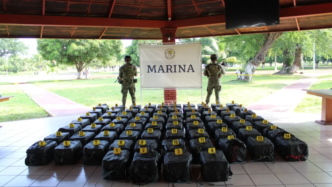 Armada de México asegura 1.7 toneladas de cocaína en costas de Michoacán