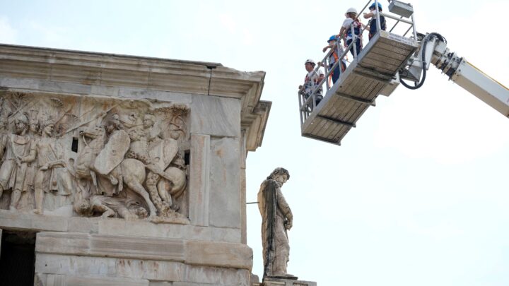 Rayo daña el Arco de Constantino durante tormenta en Roma