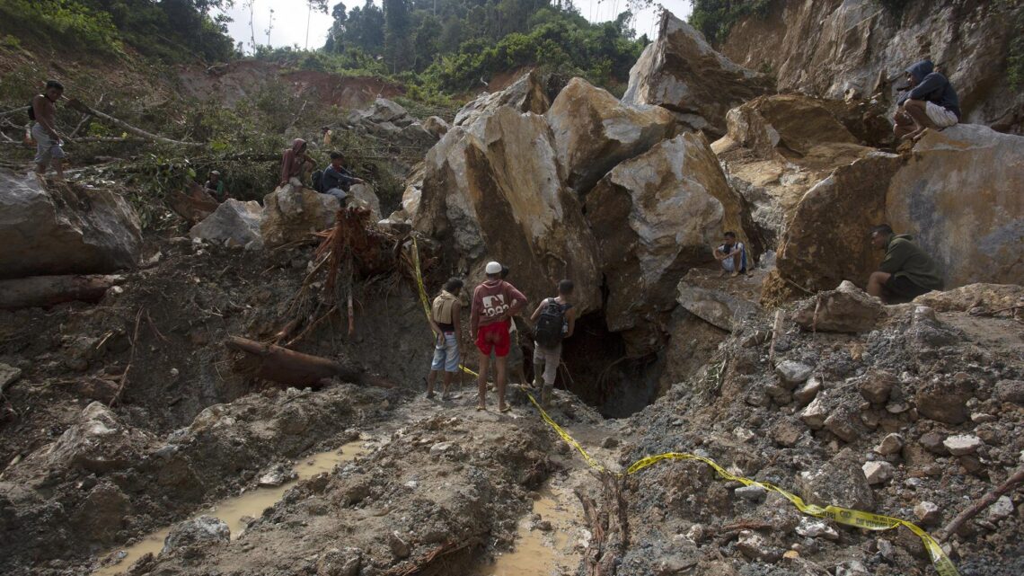 Deslave en mina de oro ilegal en Sumatra deja al menos 15 muertos y desaparecidos