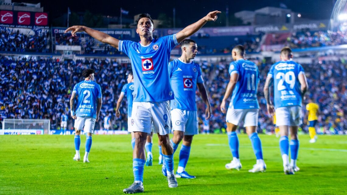 Cruz Azul arrolla al América con un contundente 4-1