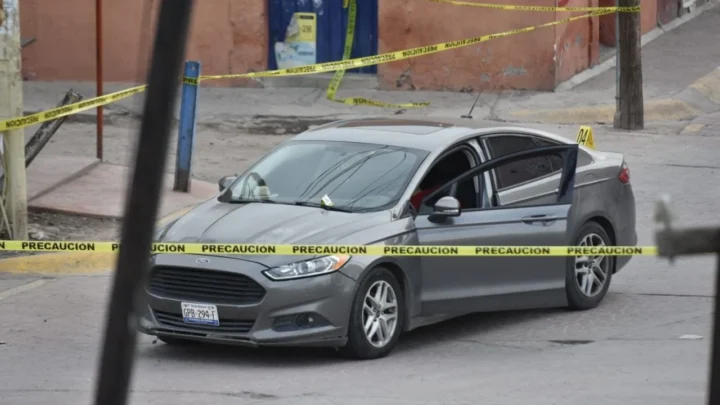 Hijo de alcalde electo de Comonfort sufre emboscada; muere su escolta
