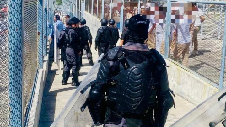 Riña en penal de Michoacán deja 26 heridos y 45 reos reubicados