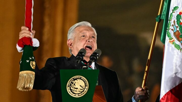 López Obrador da su último Grito de Independencia ante un Zócalo repleto