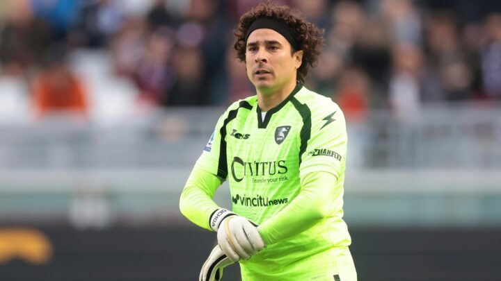 Guillermo Ochoa se une al AVS Futebol en Portugal