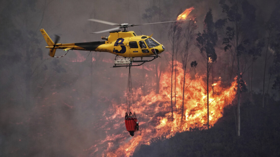 5 militares fallecen al estrellarse su helicóptero en Portugal mientras combatían un incendio