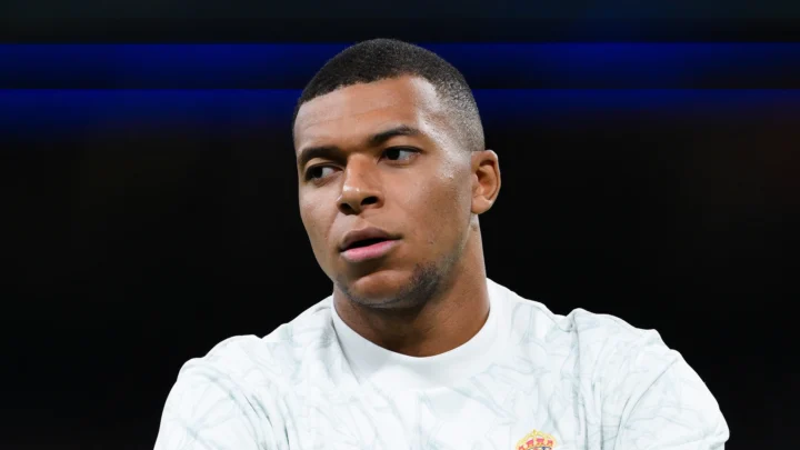 Real Madrid enfrenta un golpe: Mbappé fuera por varias semanas