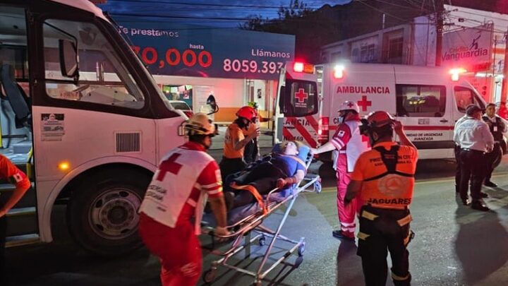 Mujer pierde un brazo en accidente vial mientras dormía en transporte de personal