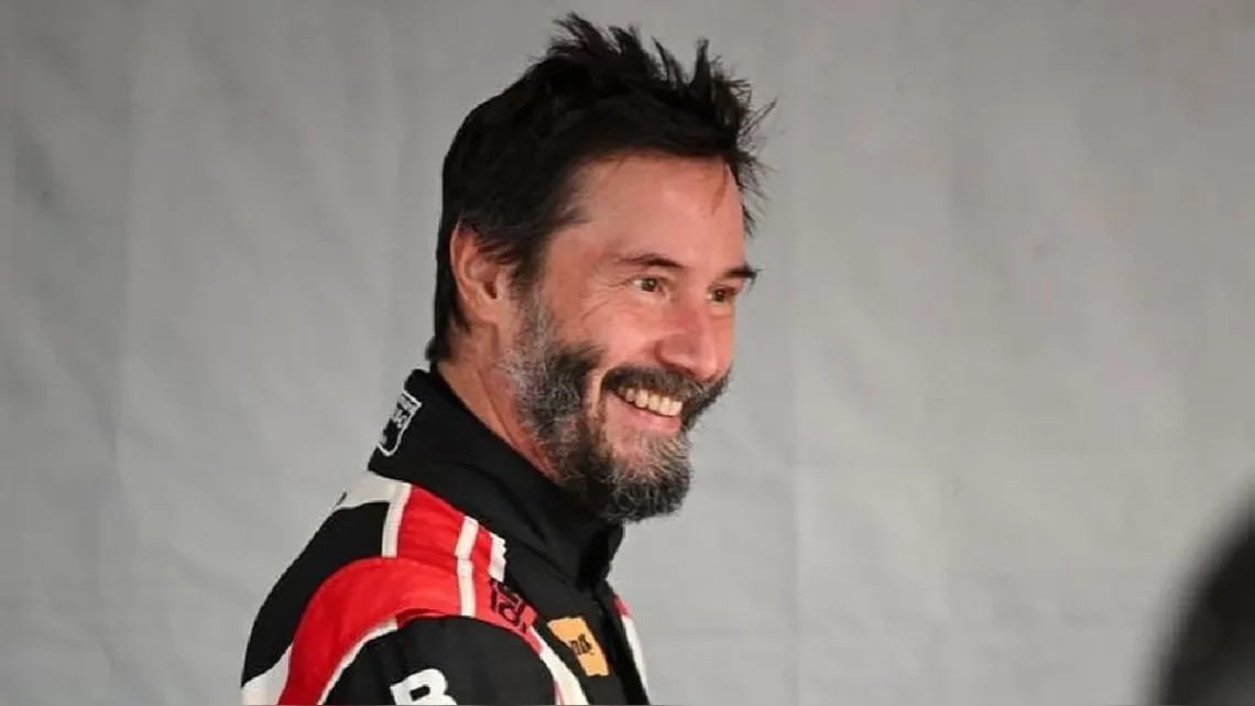 Keanu Reeves Hace su Debut en el Automovilismo Profesional
