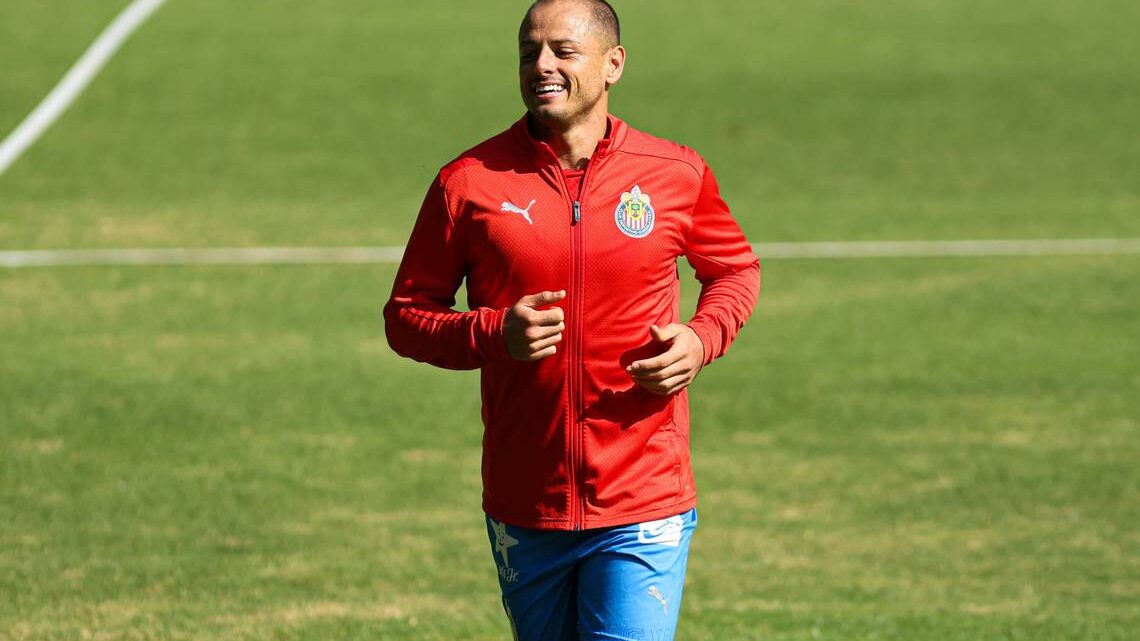 Chicharito regresa a los entrenamientos con Chivas