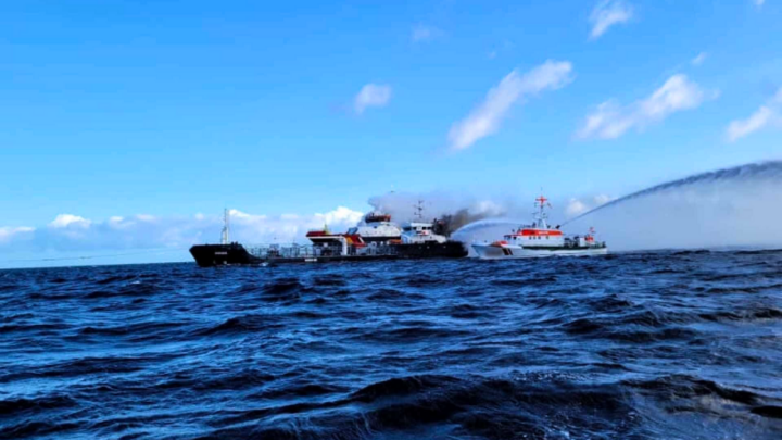 Incendio en un petrolero en el Mar Báltico; todos los tripulantes rescatados