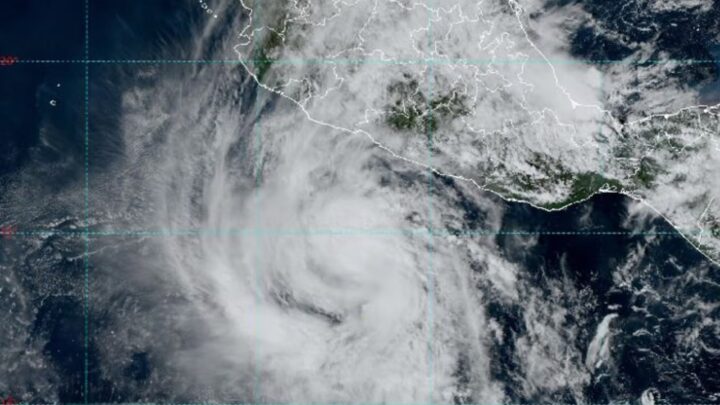 Huracán ‘Kristy’ se intensifica a categoría 3 y alcanzará el nivel 4 esta tarde