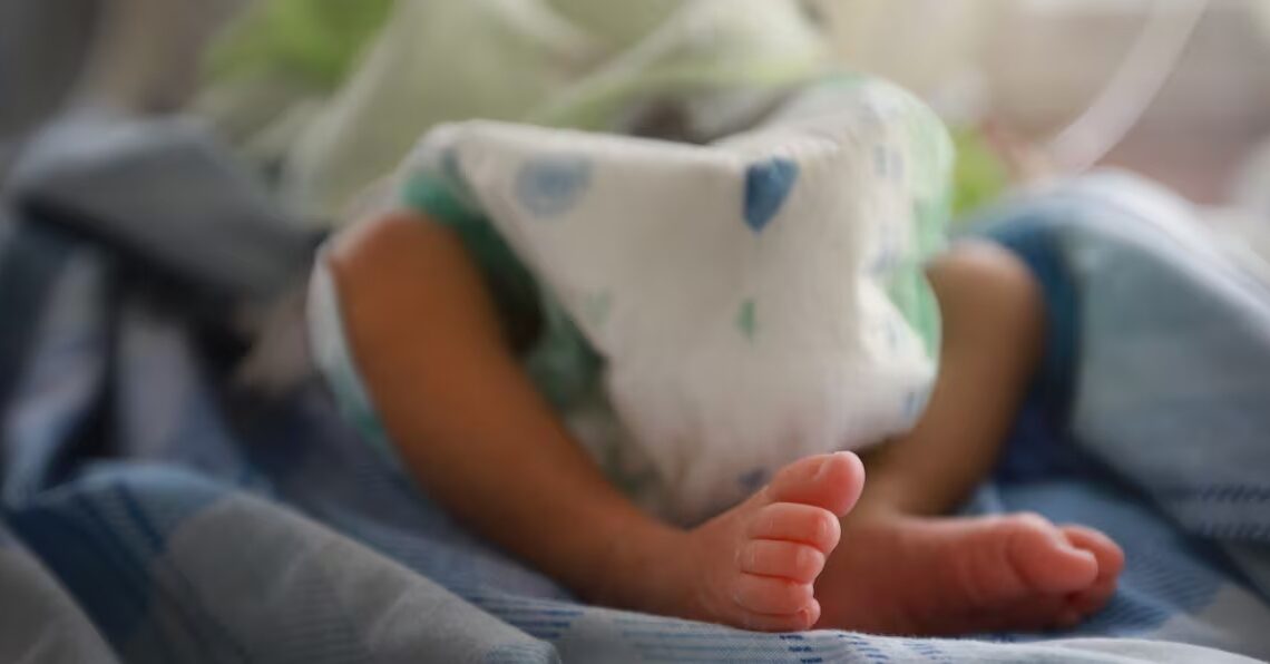 La policía francesa busca a un bebé de 17 días secuestrado en maternidad