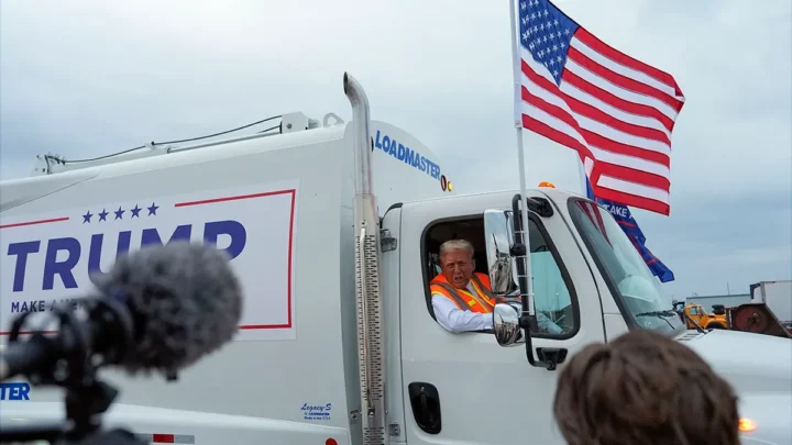 Trump recurre a un camión de basura en Wisconsin para captar el voto indeciso