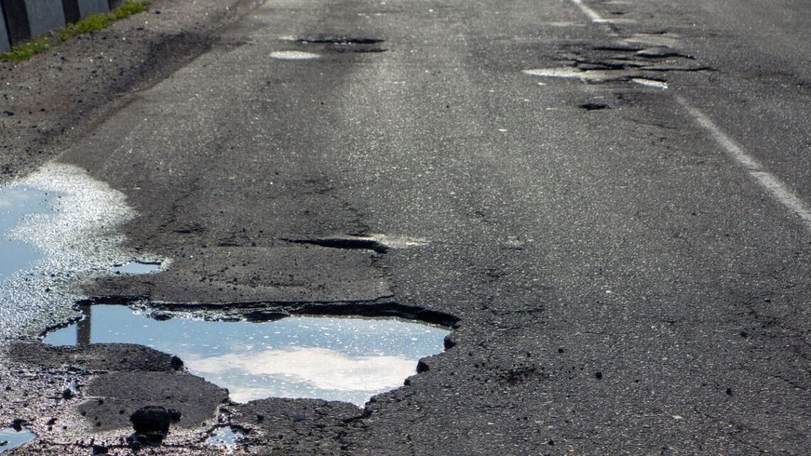 SICT lanza el programa “Bachetón” para reparar 44 mil kilómetros de carreteras