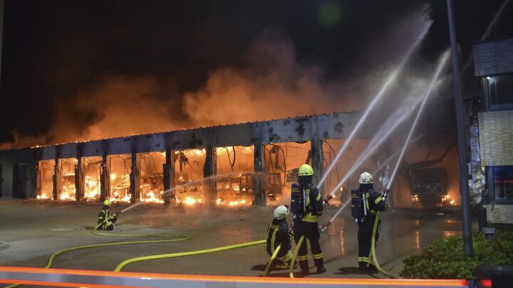 Incendio devasta nueva estación de bomberos en Alemania